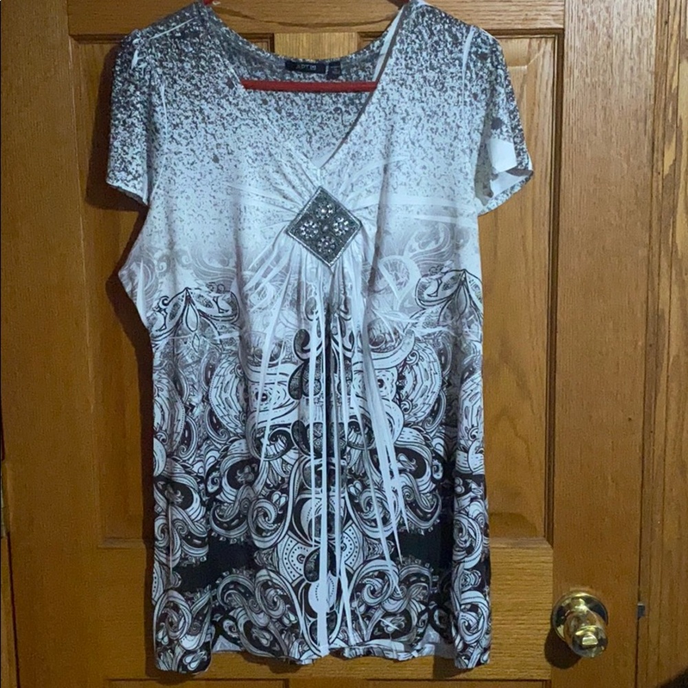 Apt. 9 black and white top